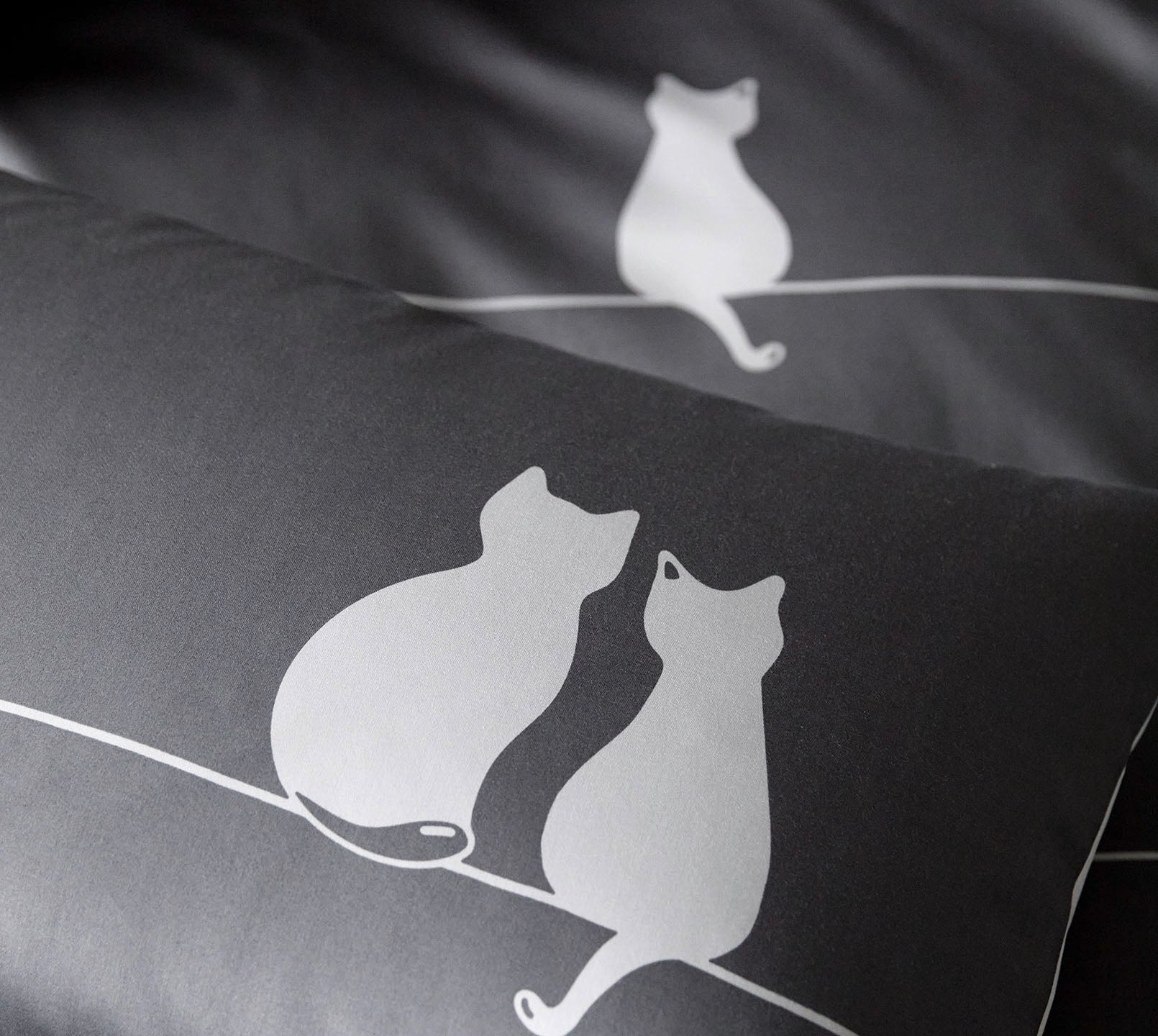 Satin Wende-Bettwäsche You & Me in Anthrazit Katzenmotiv Detail #farbe_You & Me Anthrazit