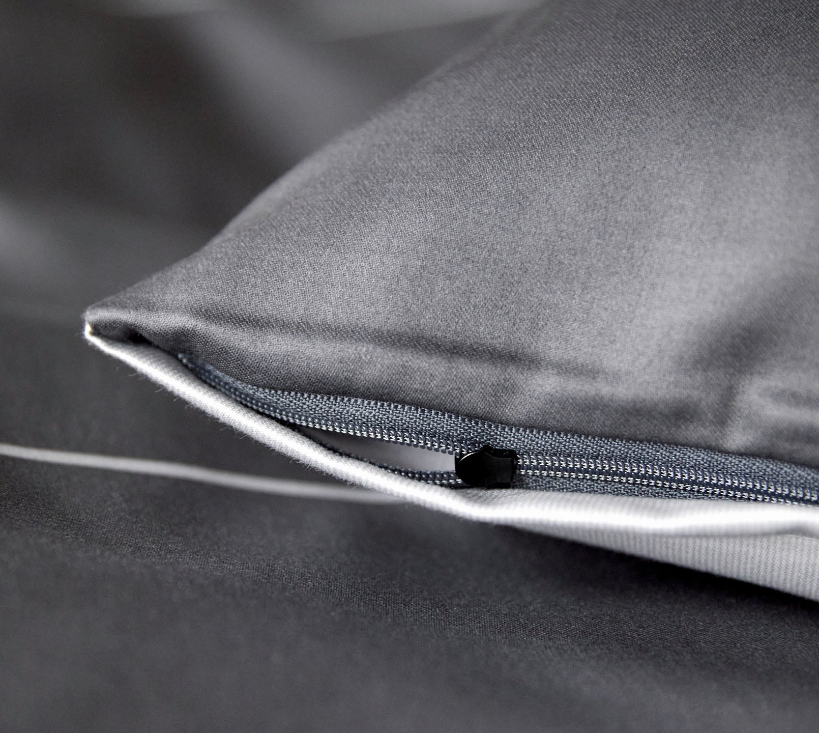 Satin Wende-Bettwäsche You & Me in Anthrazit Katzenmotiv Reißverschluss #farbe_You & Me Anthrazit