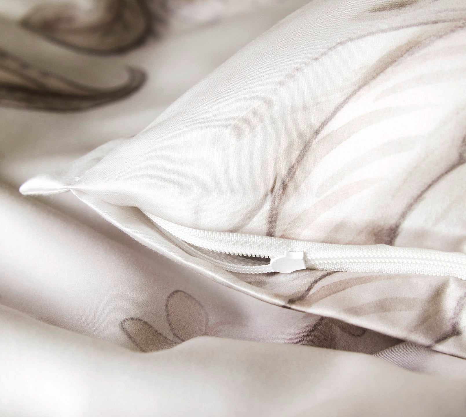 Seiden Satin Bettwäsche Grandezza in Ecru Paisleymuster Reißverschluss #farbe_Grandezza Ecru