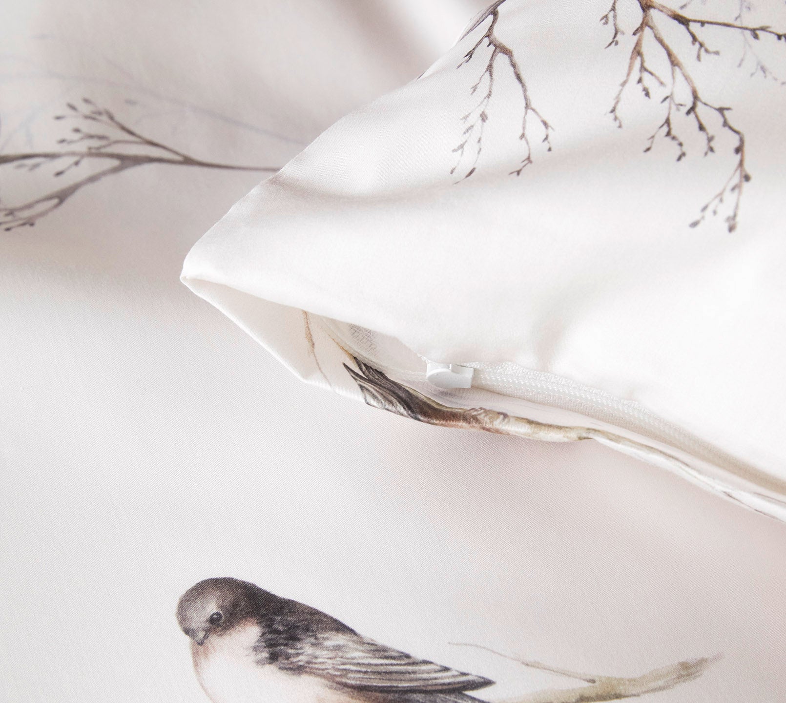 Seiden Satin Bettwäsche Spätzchen in Ecru Vogelmotiv Reißverschluss #farbe_Spätzchen Ecru