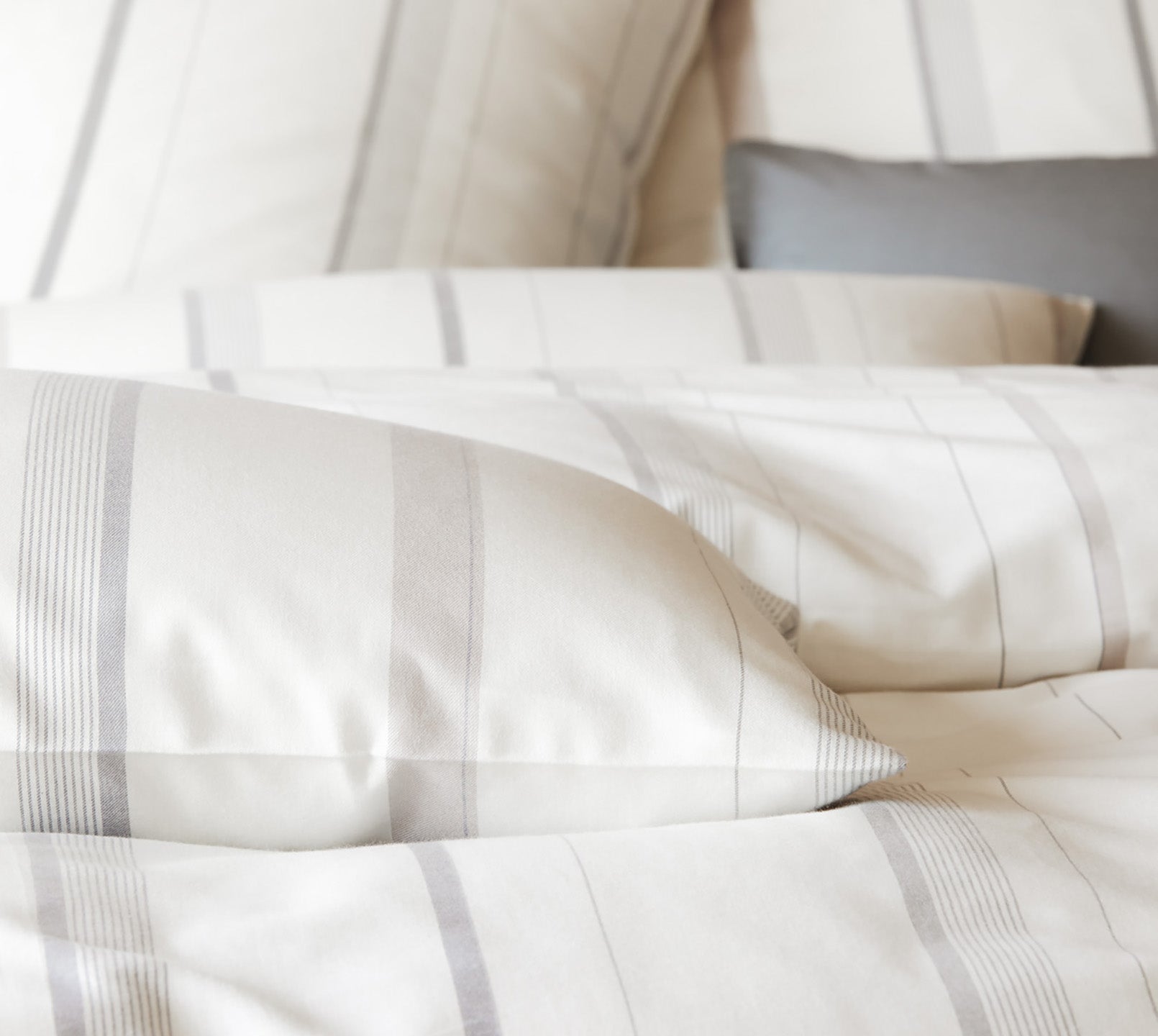 Softflanell Bettwäsche Edinburgh in Creme Streifen Detail #farbe_Edinburgh Creme