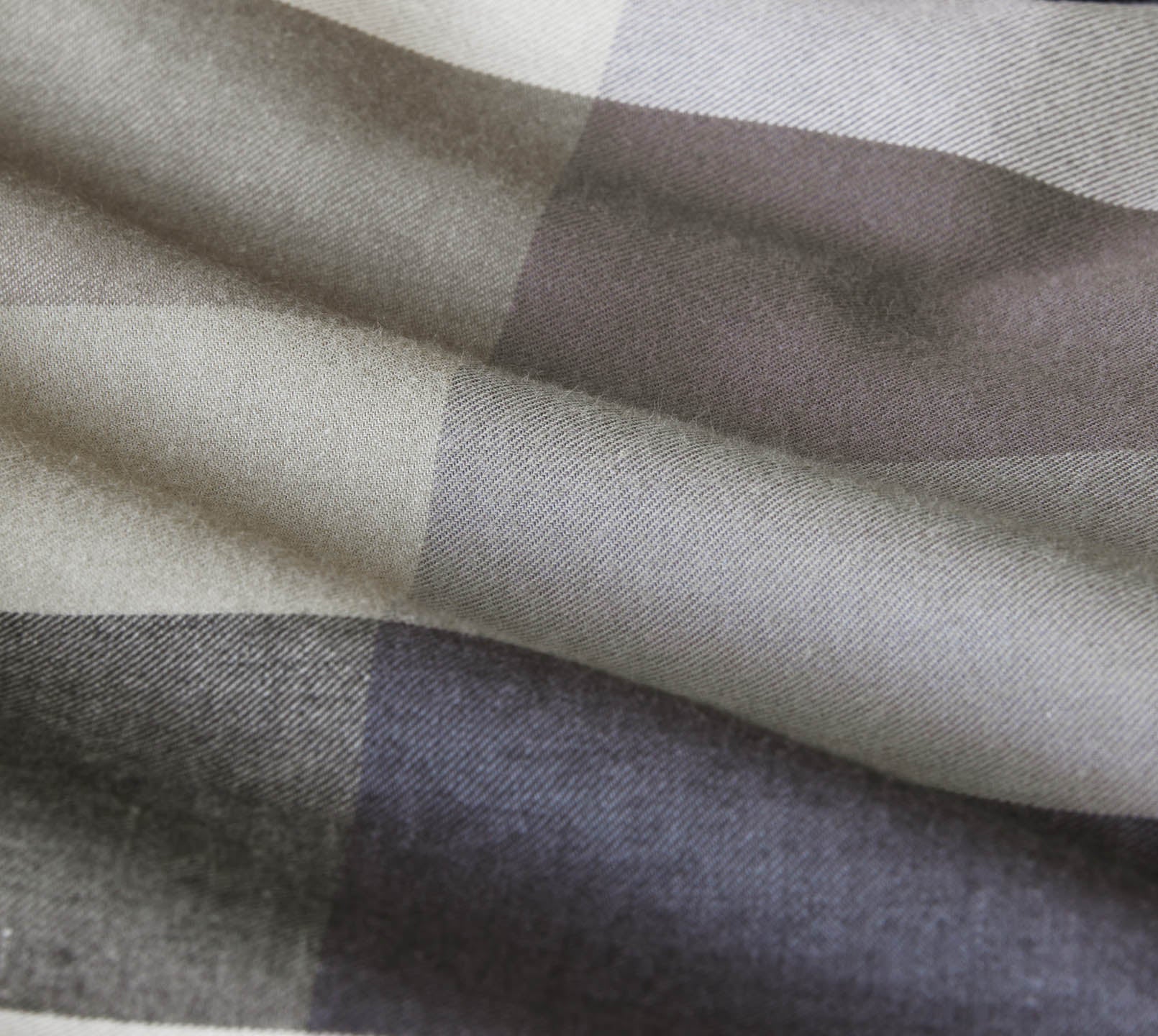 Softflanell Bettwäsche Hamilton in Kiesel Karo Material #farbe_Hamilton Kiesel