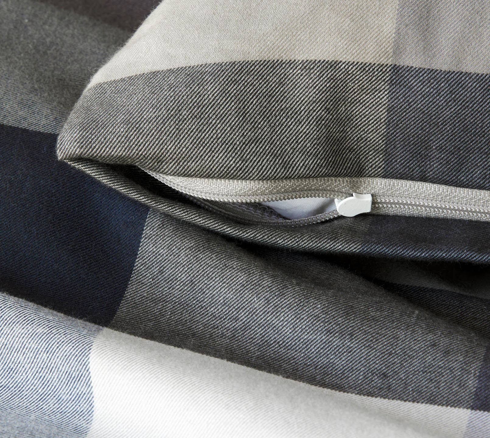 Softflanell Bettwäsche Hamilton in Kiesel Karo Reißverschluss #farbe_Hamilton Kiesel
