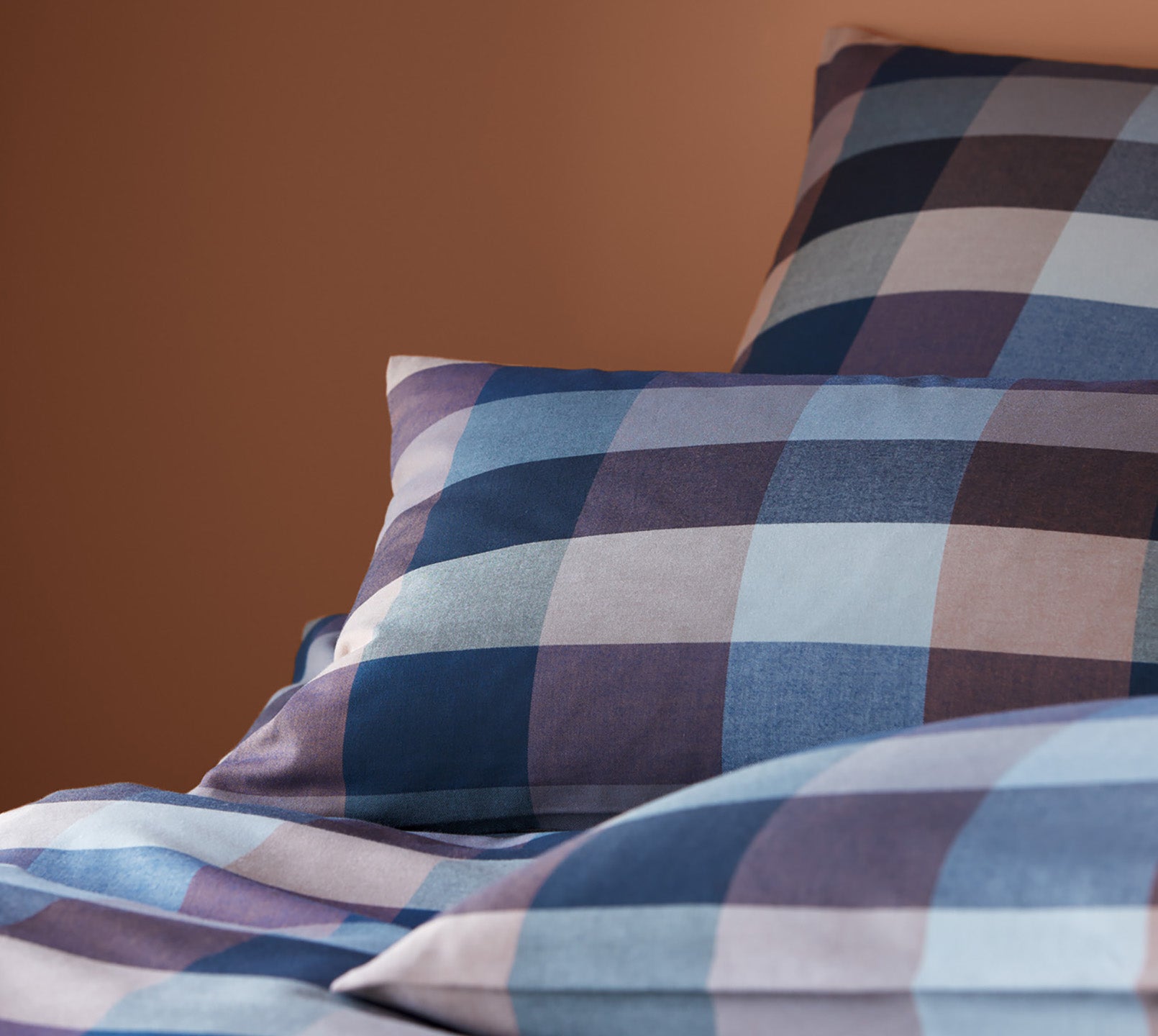 Softflanell Bettwäsche Hamilton in Mauve-Blau Karo Detail #farbe_Hamilton Mauve-Blau