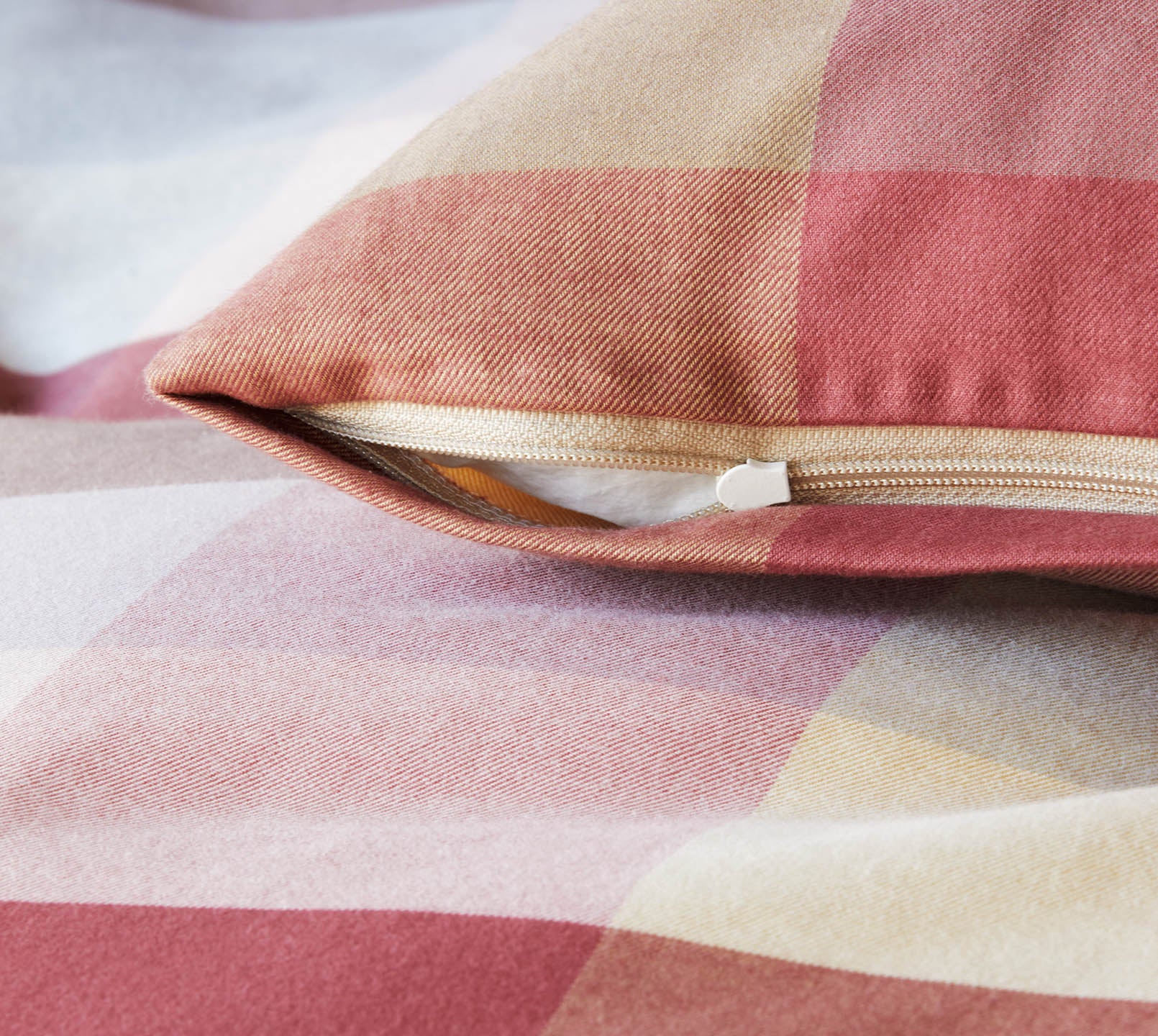 Softflanell Bettwäsche Hamilton in Rouge Karo Reißverschluss #farbe_Hamilton Rouge