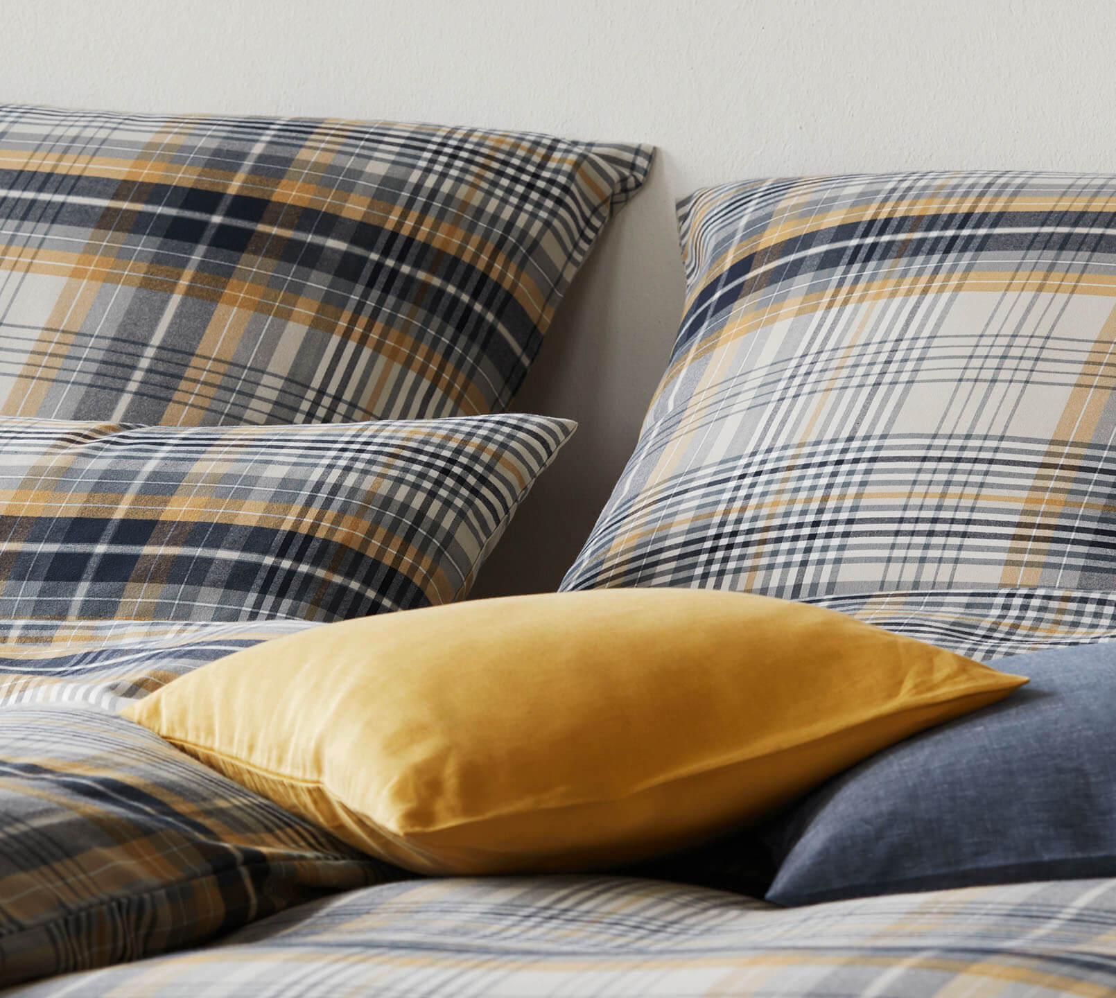 Softflanell Bettwäsche Holmes in Senfgelb-Grau Karo Detail #farbe_Holmes Senfgelb-Grau