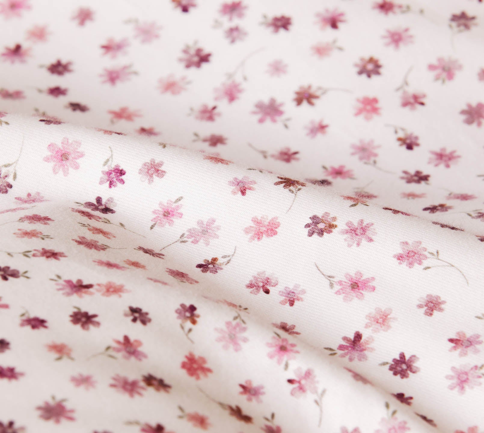 Softflanell Bettwäsche Preppy in Beere Blüten Material #farbe_Preppy Berry