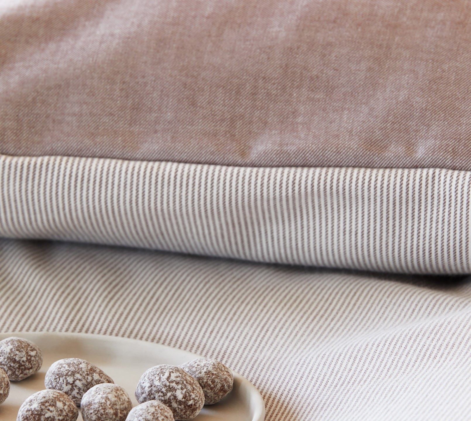 Softflanell Wende Bettwäsche Tender Marone in Uni Streifen Detail #farbe_Tender Marone