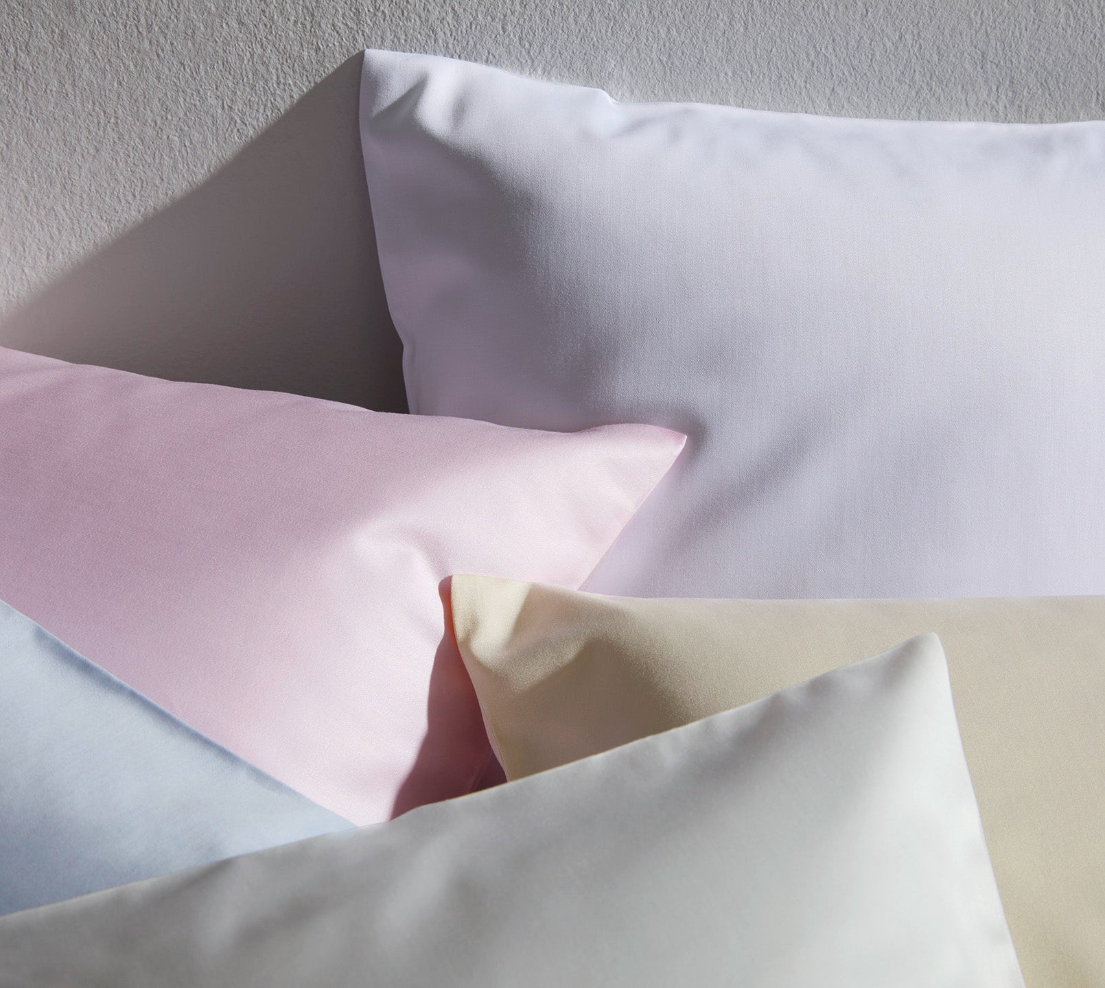 Uni Satin Bettwäsche Solid in Weiss Uni Kissen