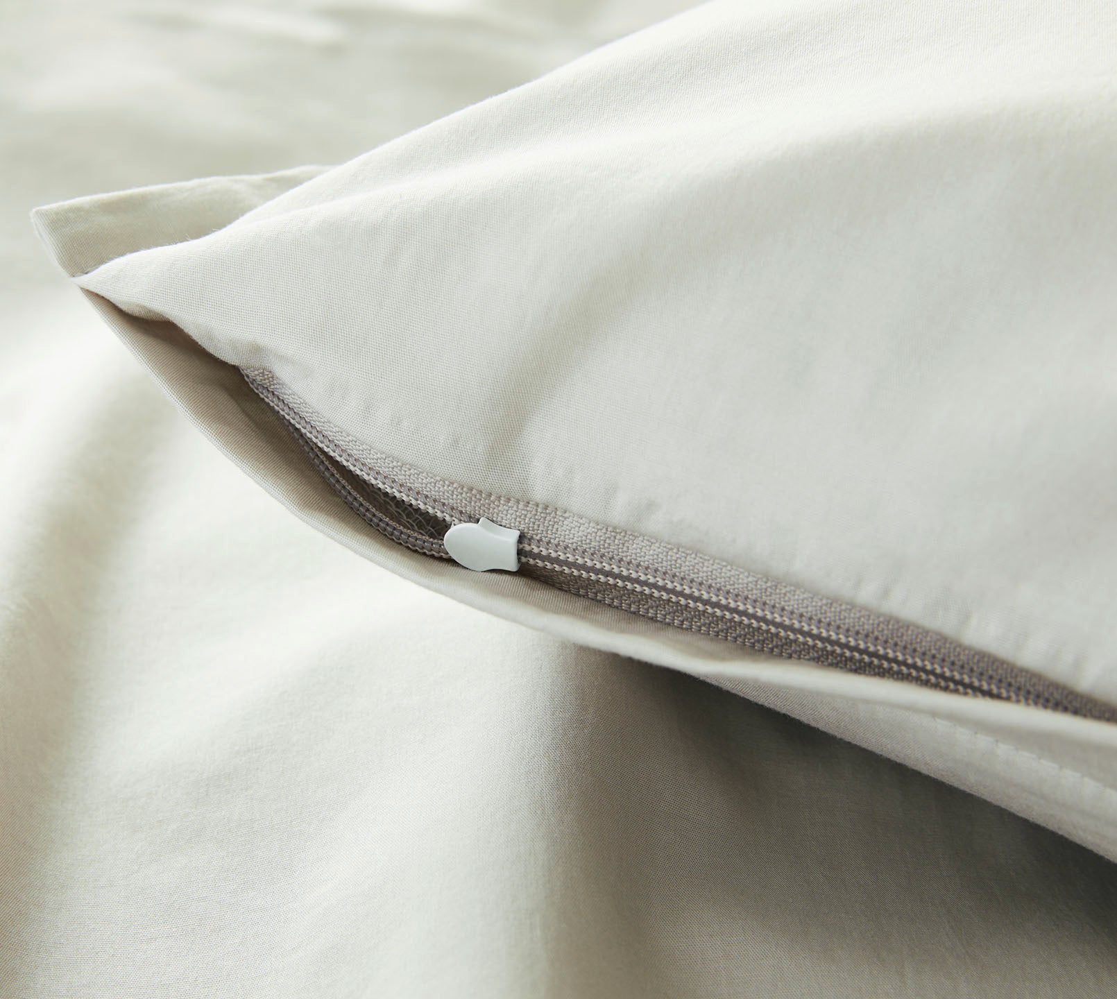 Washed Cotton Bettwaesche Crisp in Hellgruen Reissverschluss #farbe_Crisp Clay