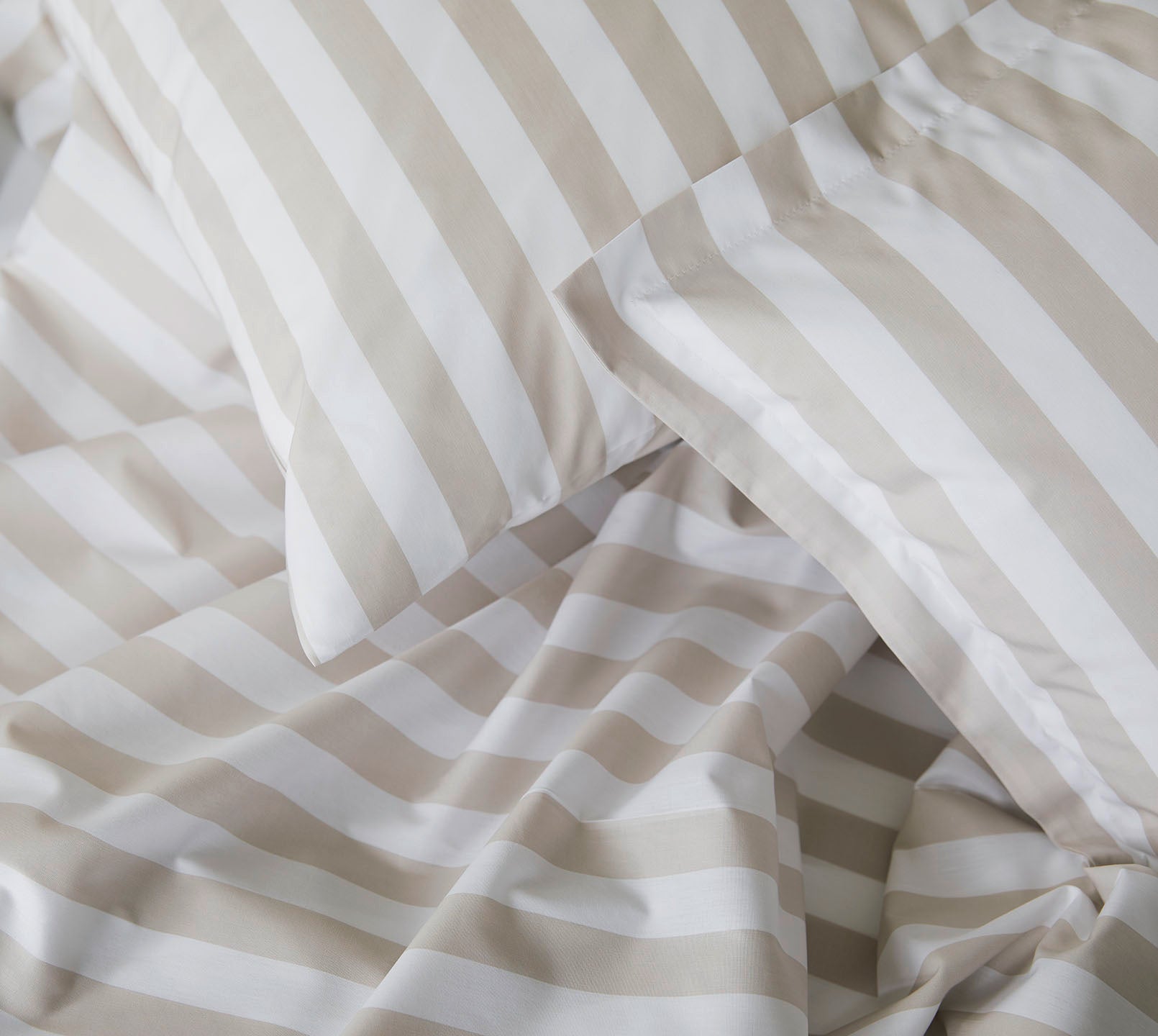 Web Perkal Bettwaesche Lido in Beige Streifen Detail #farbe_Lido Clay