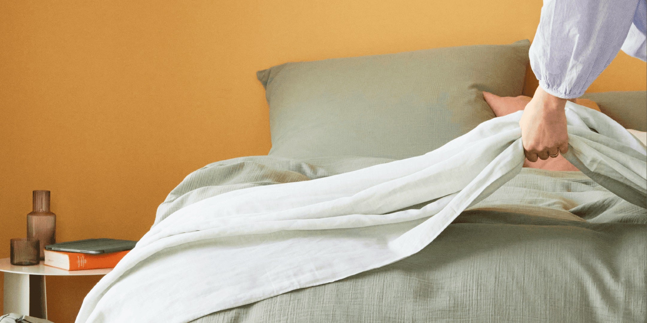 Musselin Bettwäsche Smooth Hellgrün Frau Han greift Plaid