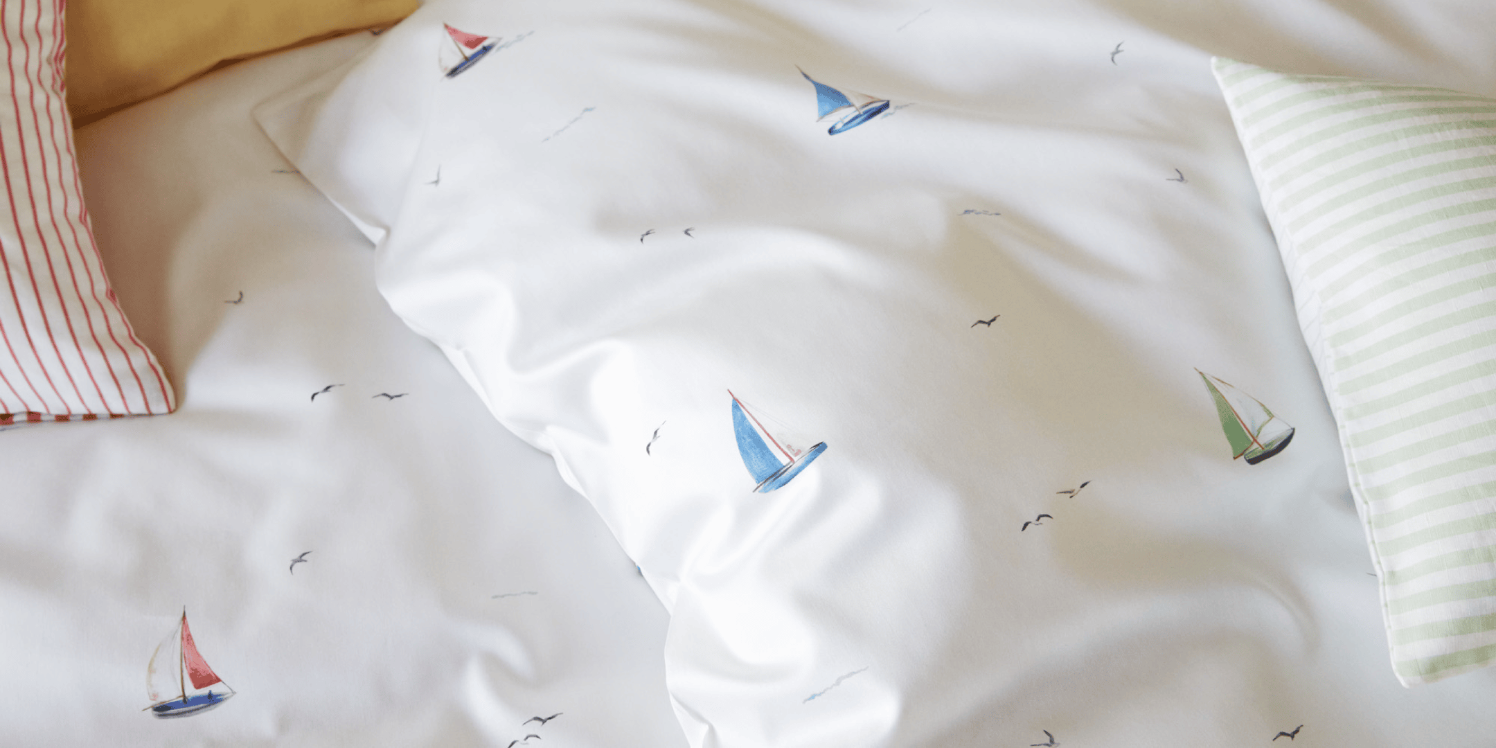 Satin Bettwäsche Sail Away Boote Weiß Bunt Kissen