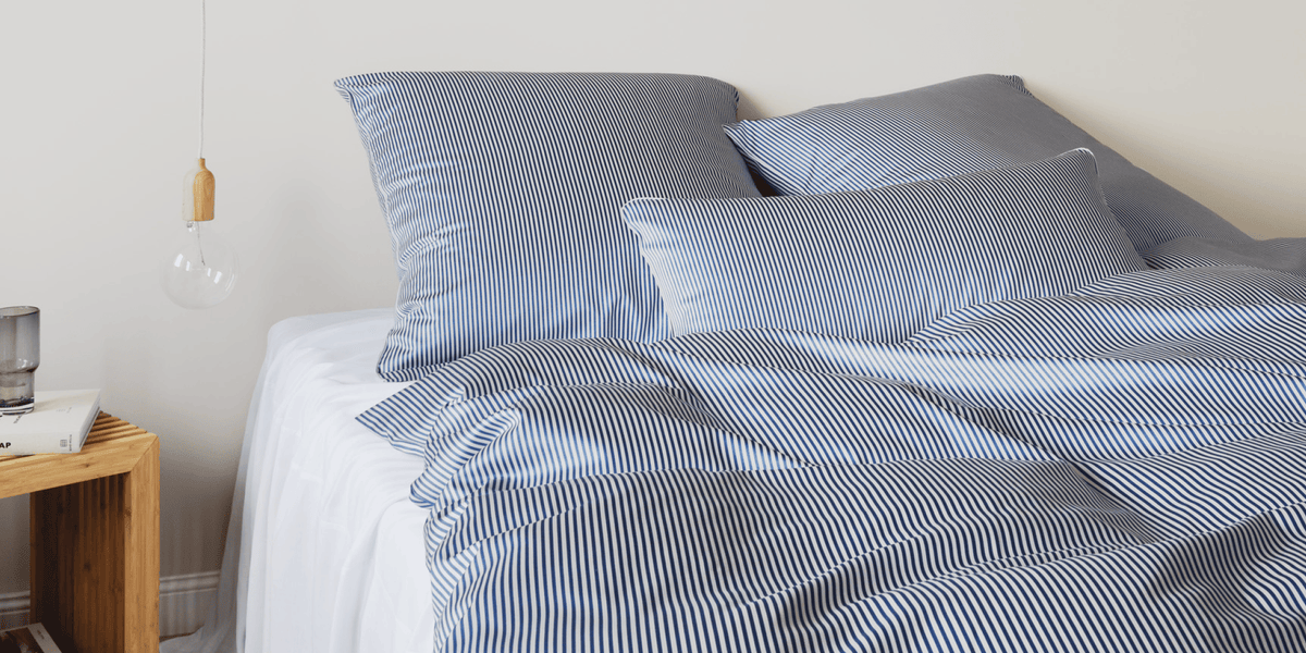 Satin Bettwäsche Hamburger Streifen Blau Weiß Schlafzimmer Desktopansicht
