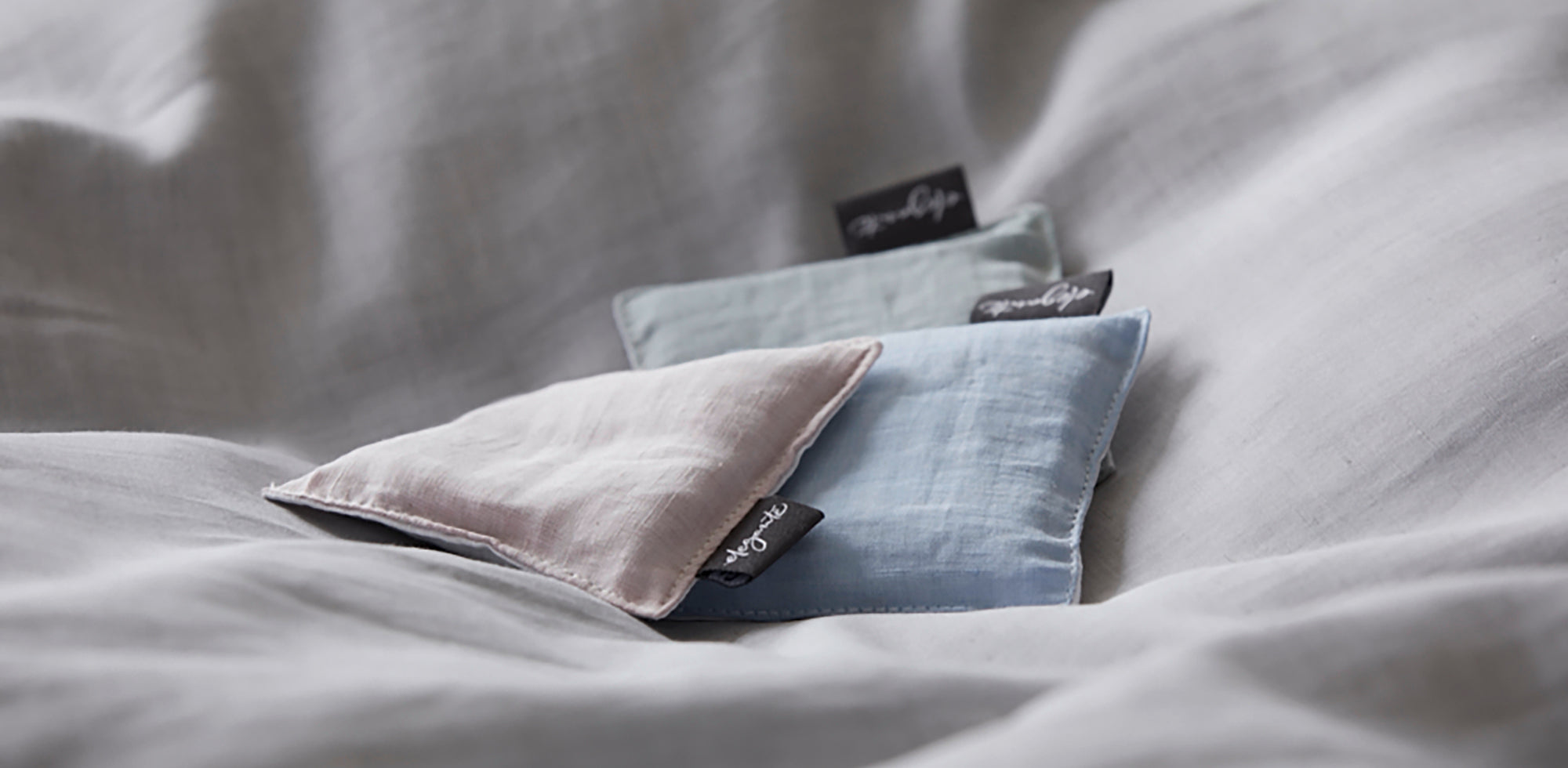 Bettwäsche richtig falten lagern Verwendung Duftsäckchen Lavendel