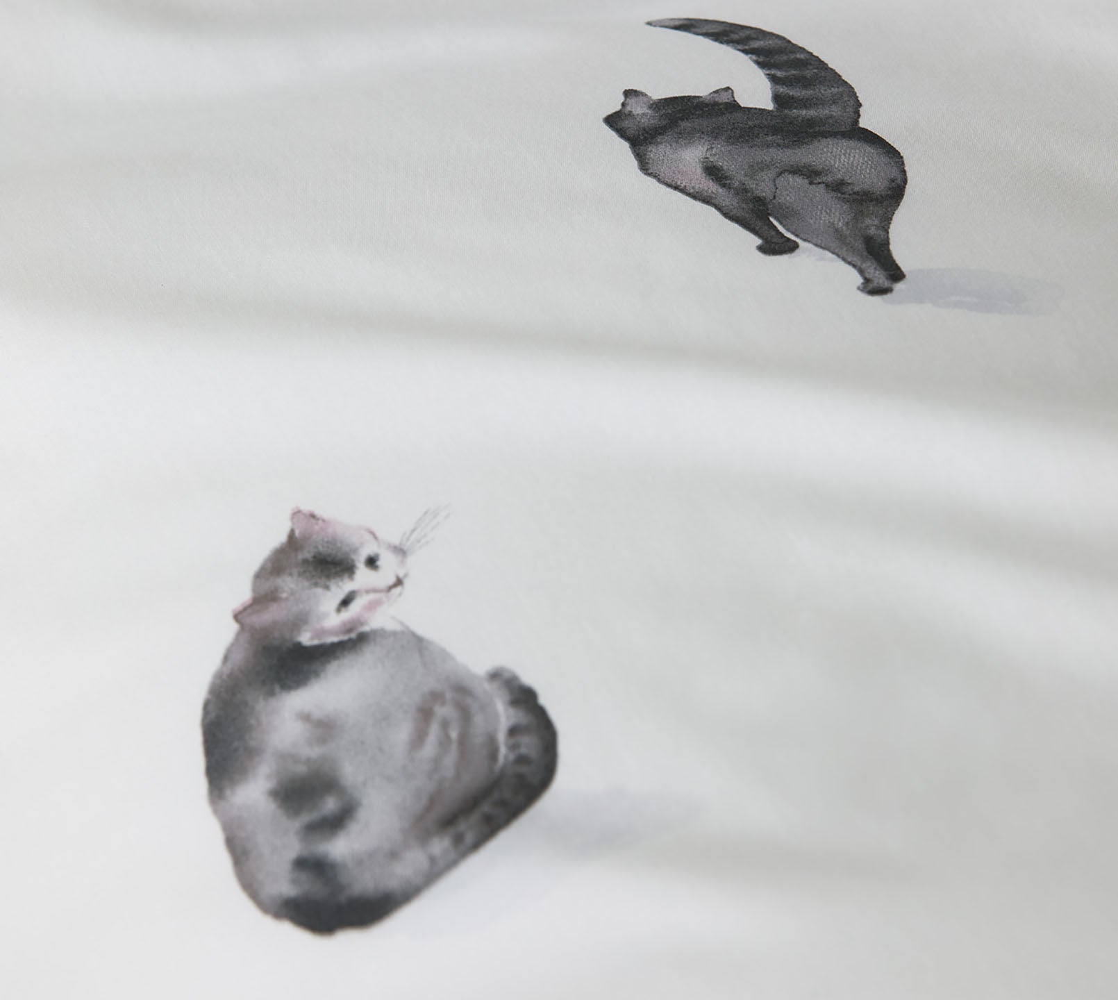 Detail der Comfort Satin Bettwäsche Streuner in Weiß mit einem Reißverschluss