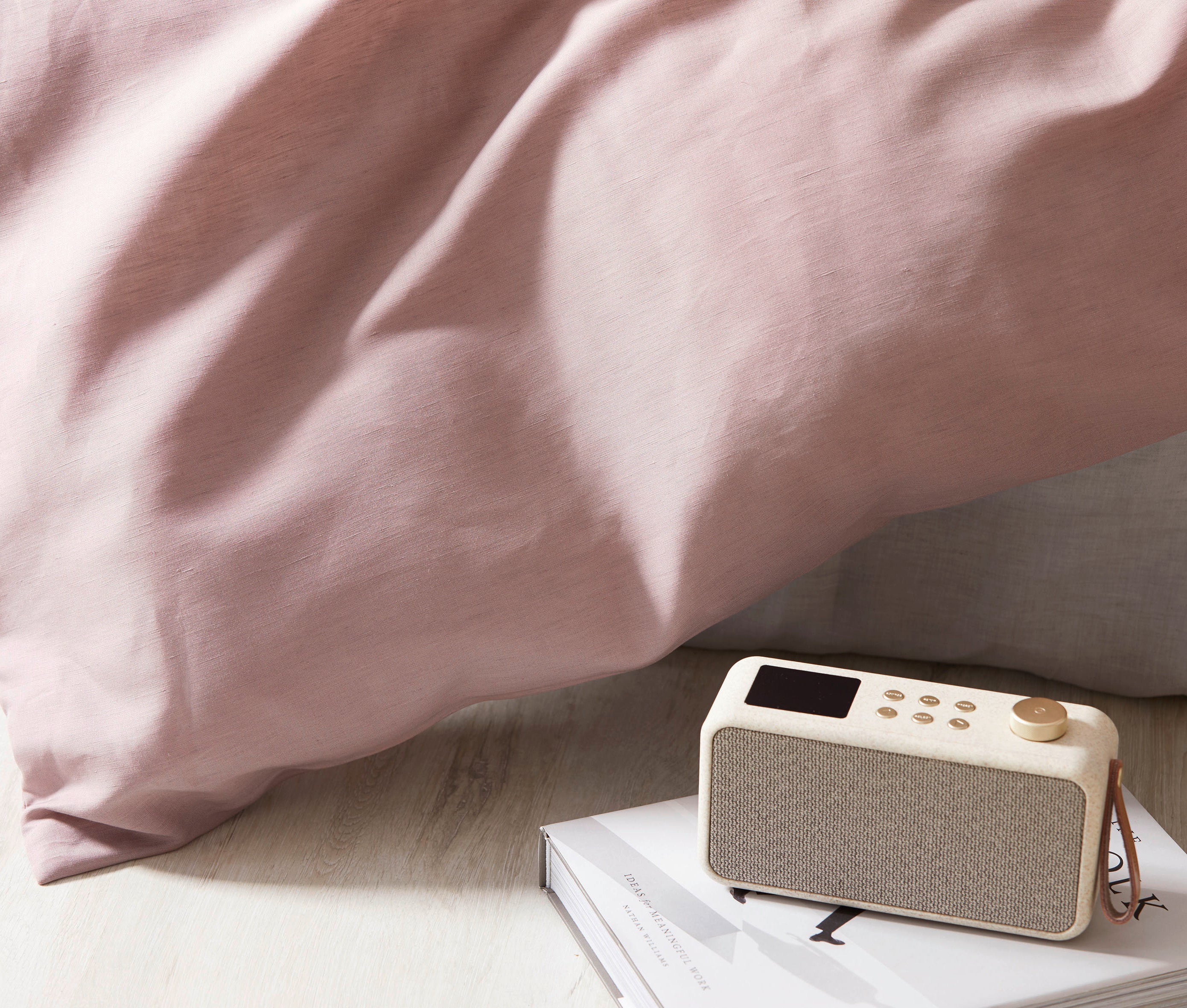 Halbeleinen Bettwäsche Breezee in Blush Detail #farbe_Breezee Blush