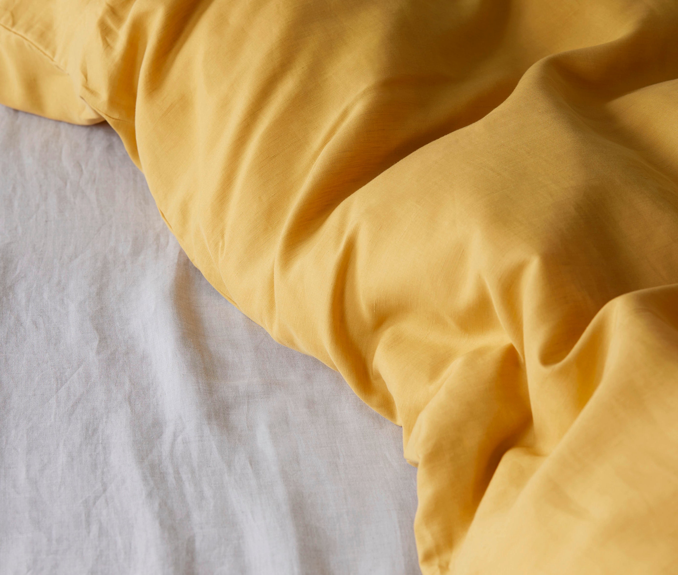 Halbleinen Bettwäsche Breezee in Kurkuma Detail #farbe_Breezee Kurkuma