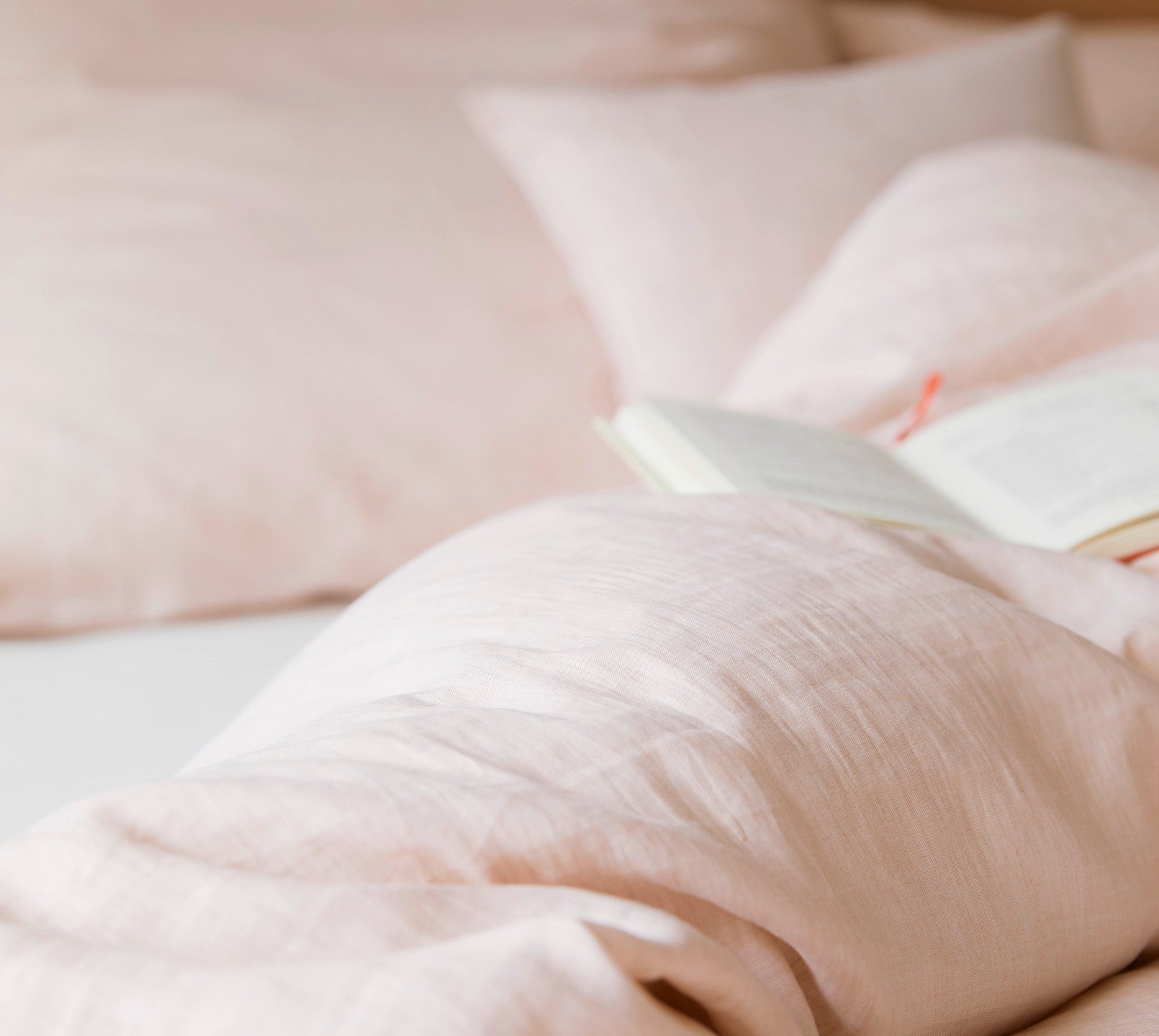 Halbleinen Bettwäsche Breezee in Apricot Detail #farbe_Breezee Apricot