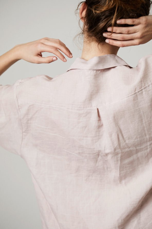 Halbleinen Homewear PJ Shirt in Rose Model Bildausschnitt 3 #farbe_Rosé