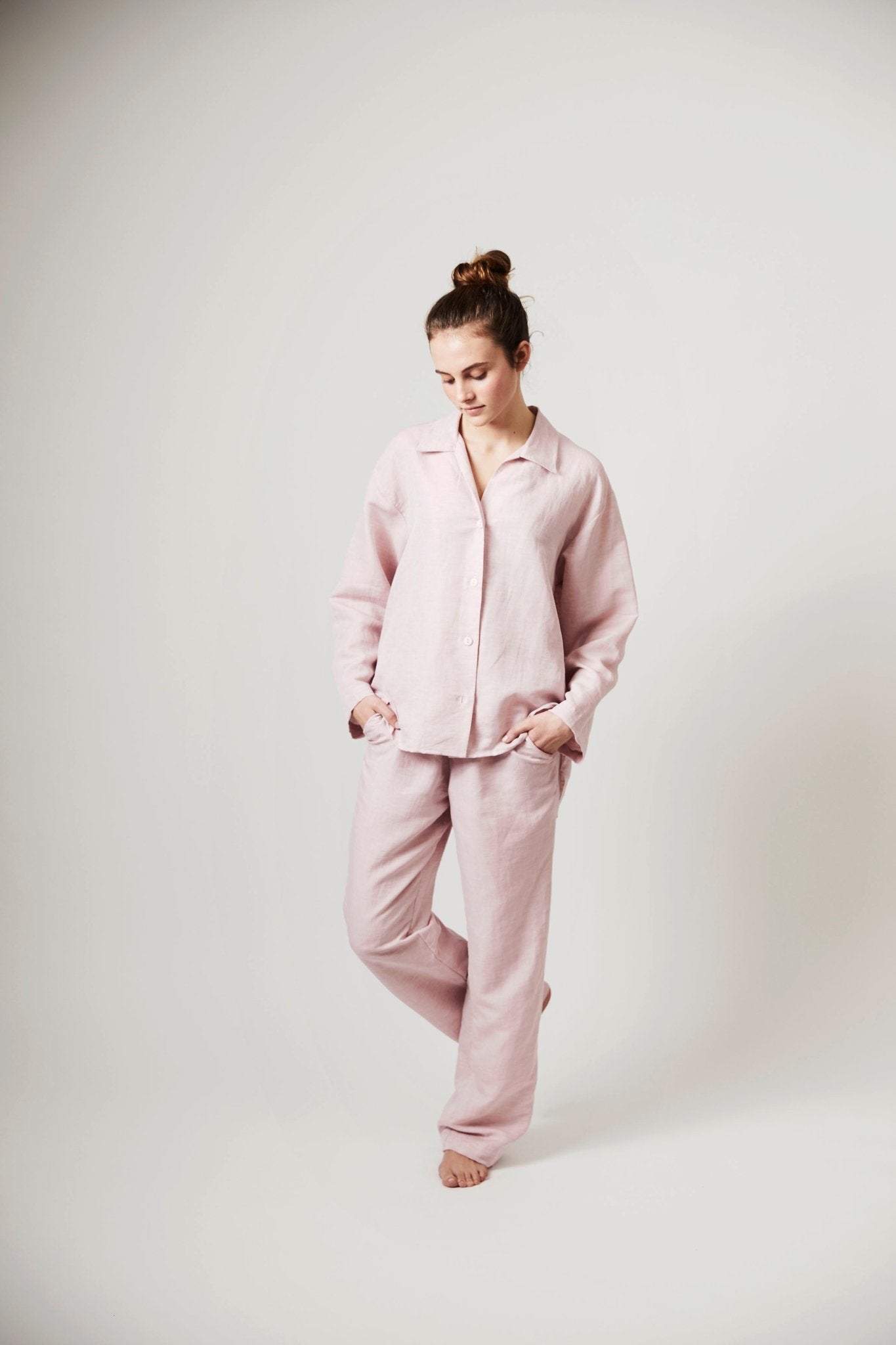 Halbleinen Homewear PJ Shirt in Rose Model Bildausschnitt 5 #farbe_Rosé