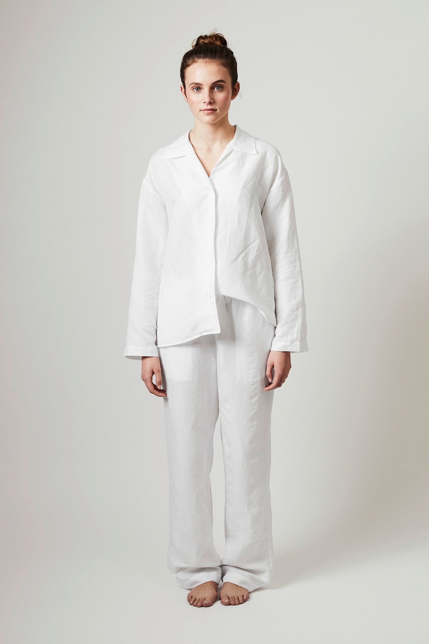 Halbleinen Homewear PJ Shirt in Weiß Model Bildausschnitt 1 #farbe_Weiß