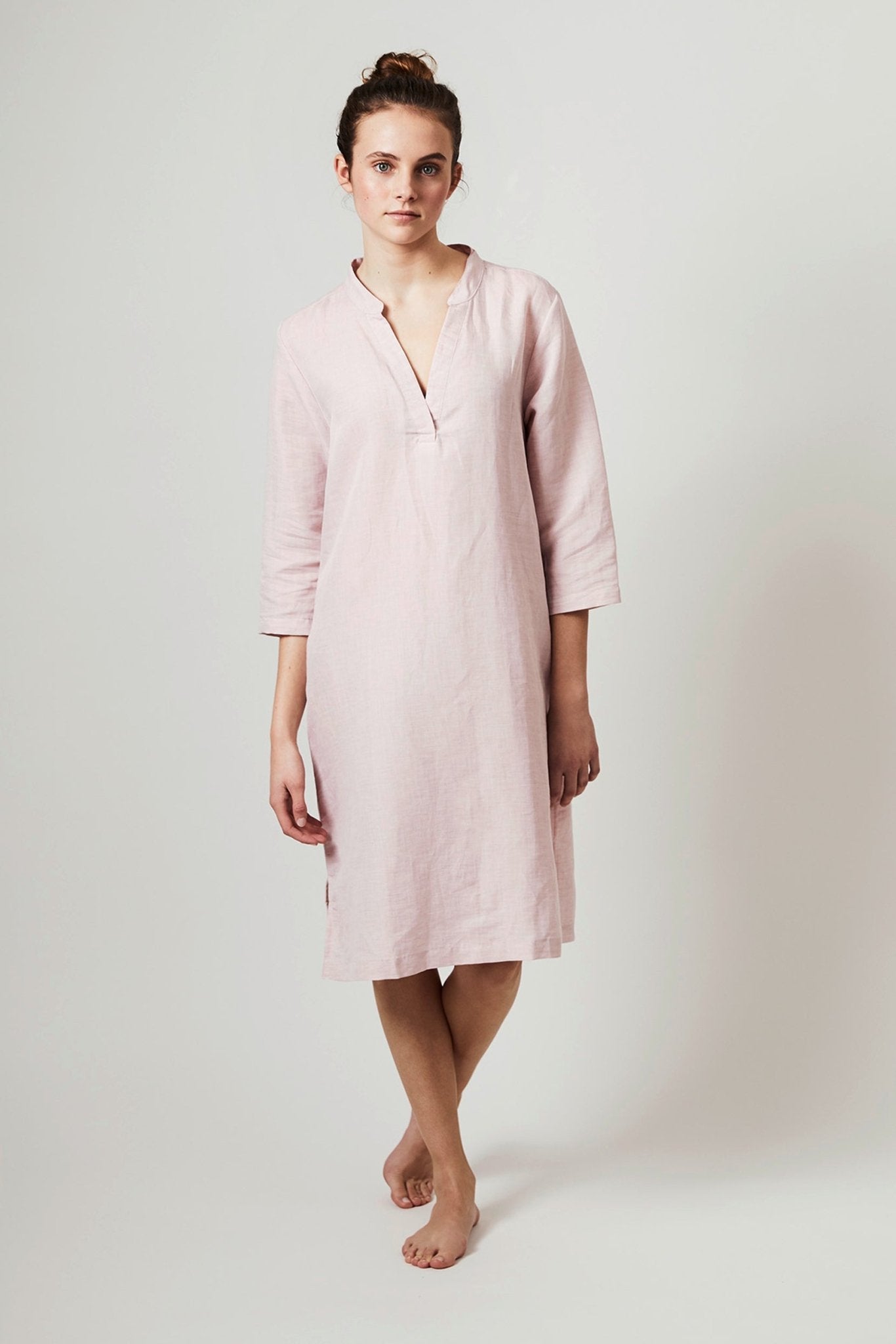 Halbleinen Homewear Tunika Nachthemd Dress in Rose Model 1 #farbe_Rosé