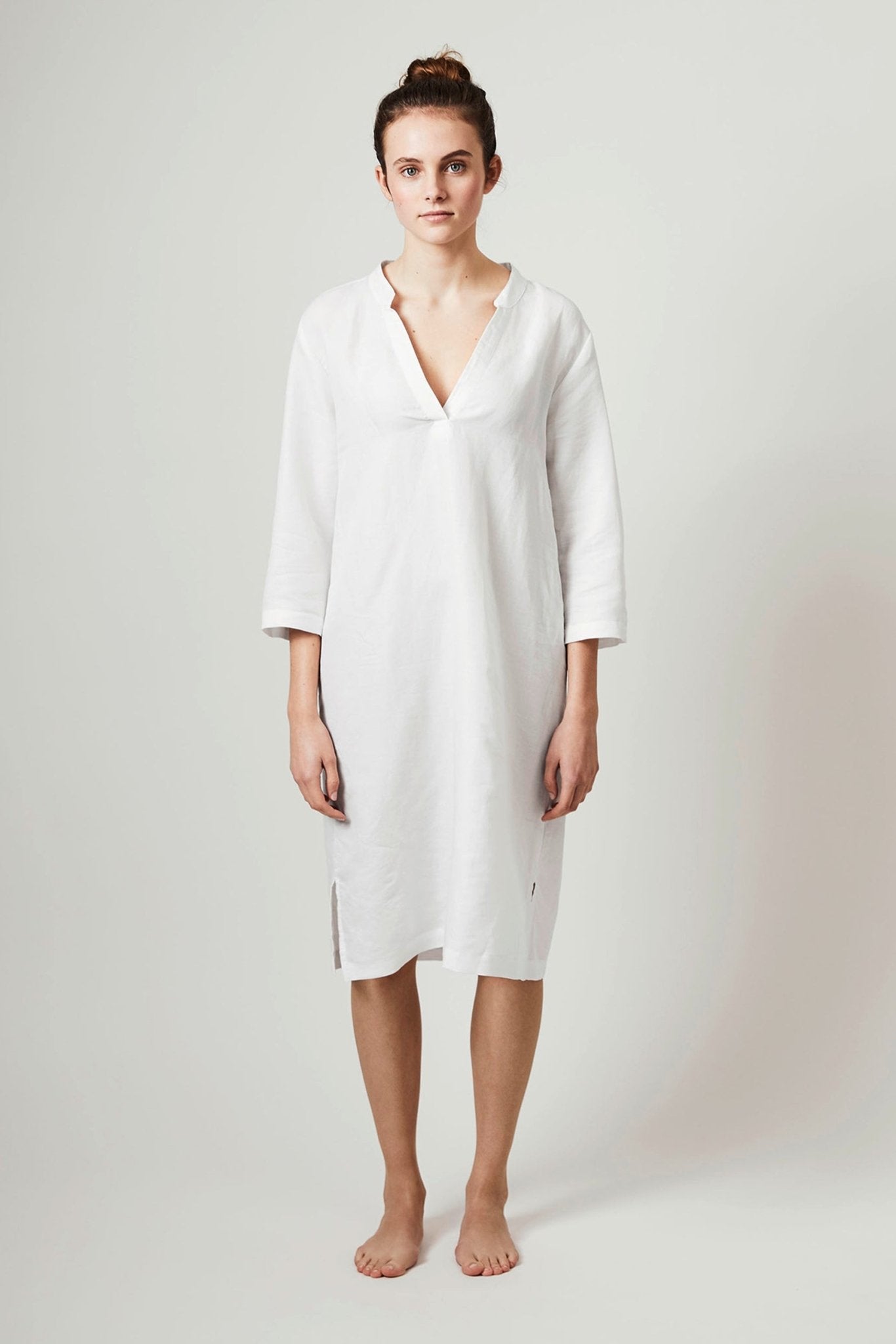 Halbleinen Homewear Tunika Nachthemd Dress in Weiß Model 1 #farbe_Weiß