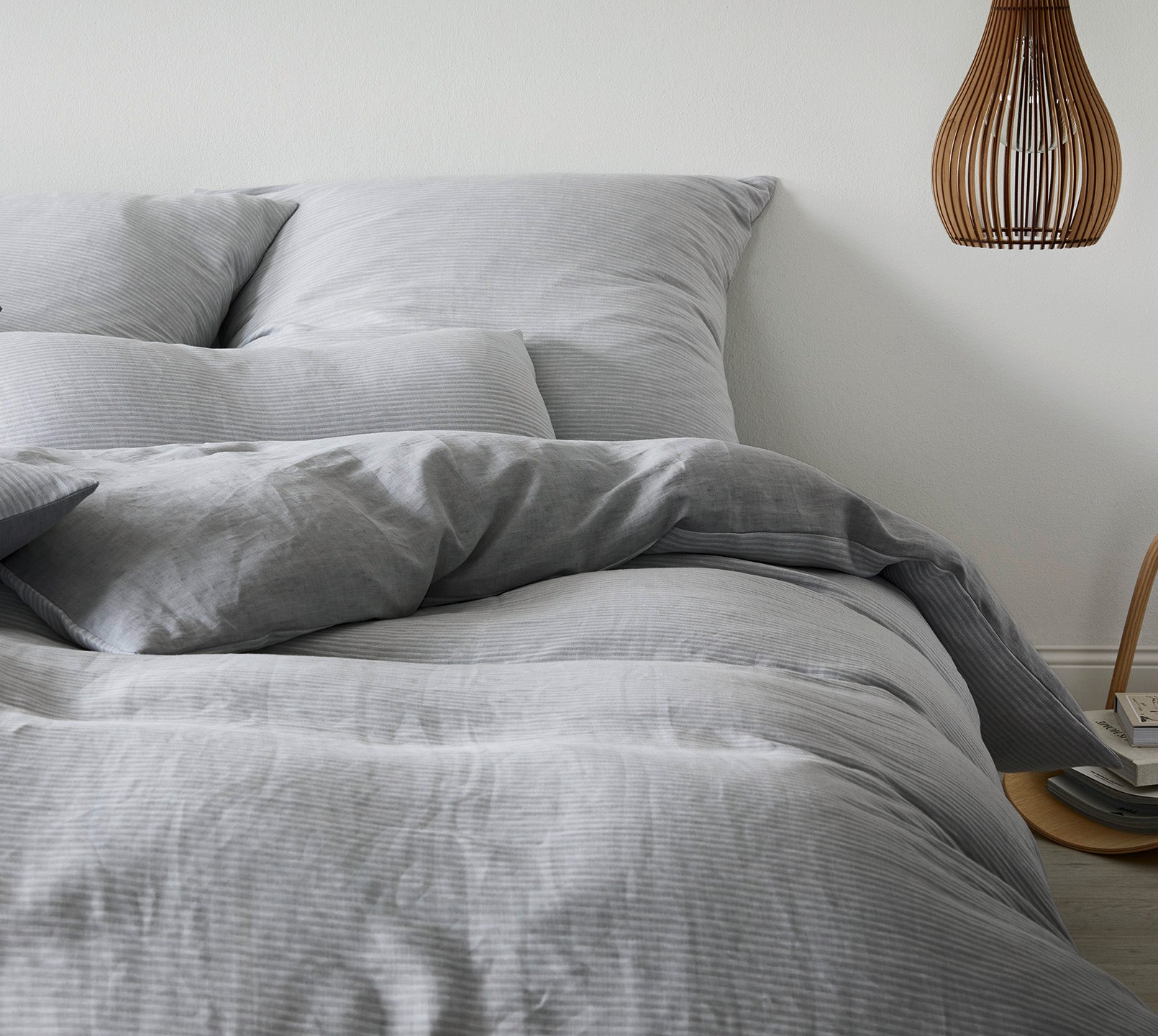 Halbleinen Wende-Bettwäsche Whisper in Hellgrau Uni Streifen Schlafzimmer #farbe_Hellgrau