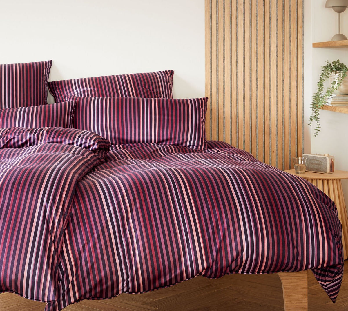 Jersey Bettwaesche Track in Rot Streifen Schlafzimmer #farbe_Wein-Rot