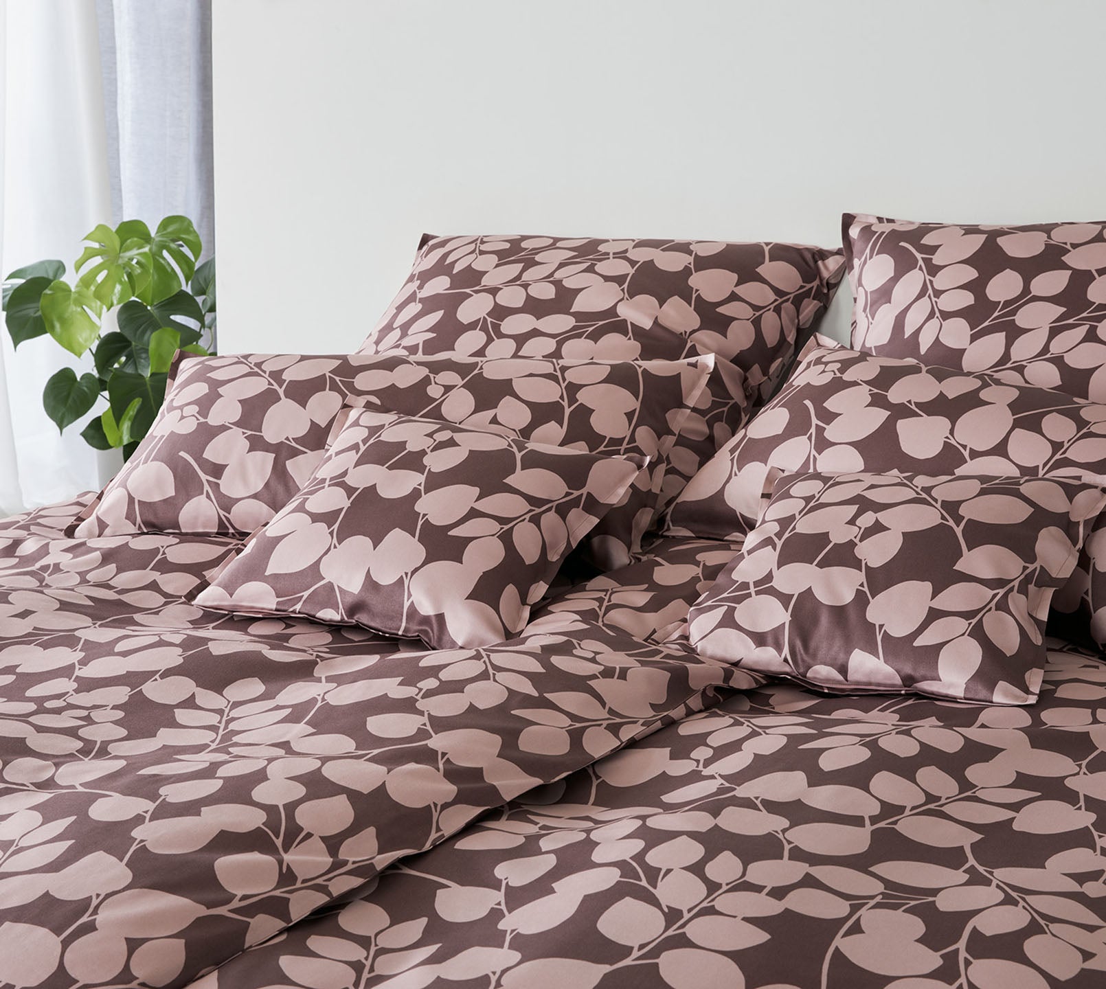 Satin Bettwäsche Blättermotiv Twice in Weinrot Blätter Schlafzimmer #farbe_Weinrot