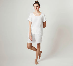 Halbleinen Homewear Shorts in Weiß Model 1 