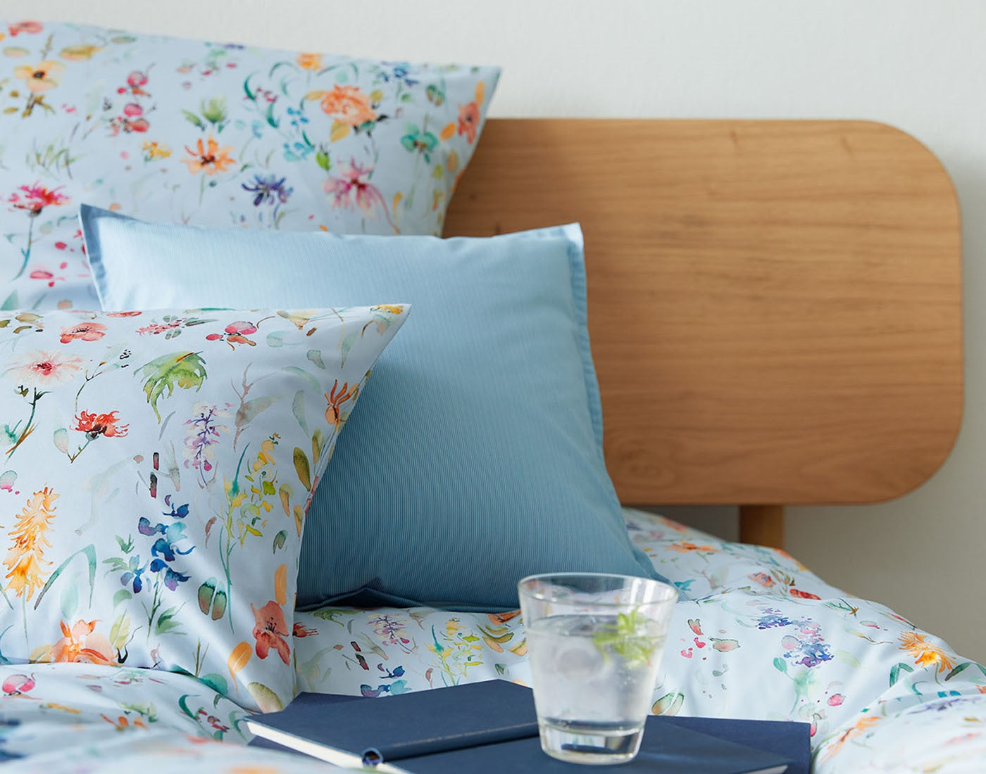 Mako Batist Bettwäsche Magic Bleu Blumen Schlafzimmer