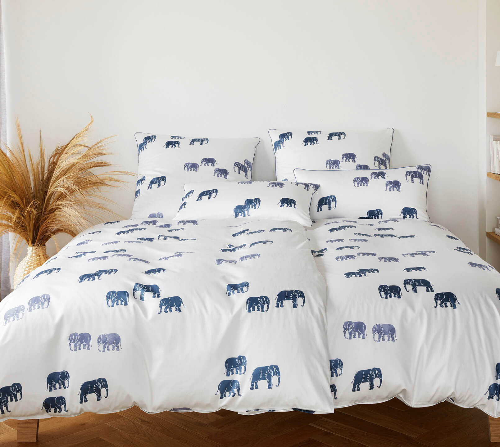 Bambus Satin Bettwäsche Elephant Walk in Navy-Blau Elefanten Schlafzimmer #farbe_Elephant Walk Navy-Blau