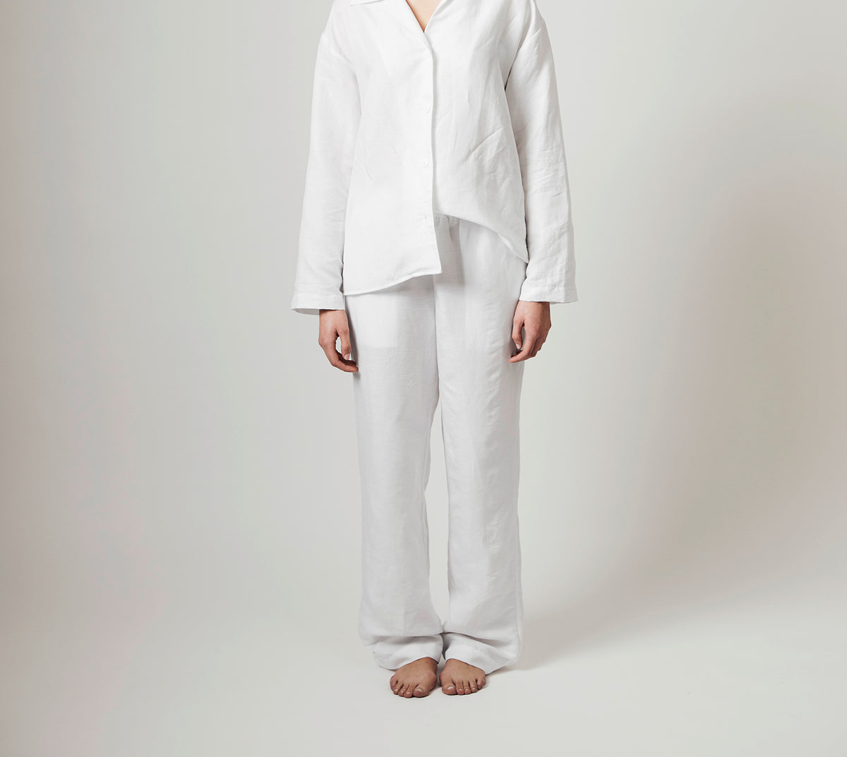 Halbleinen Homewear Pant Long in Weiß Model #farbe_Weiß