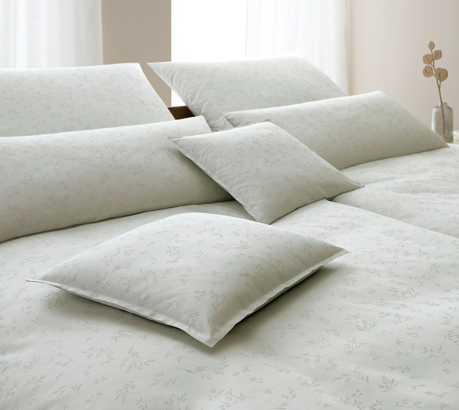 Jacquard Bettwäsche Delight in Pastellgrün Zweige Schlafzimmer #farbe_Delight Pastellgrün