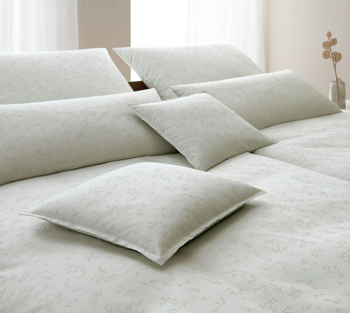 Jacquard Bettwäsche Delight in Pastellgrün Zweige Schlafzimmer #farbe_Delight Pastellgrün