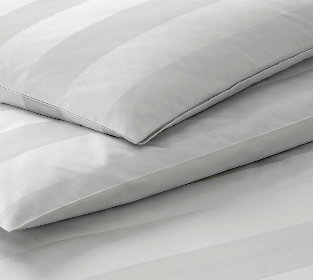 Jacquard Bettwäsche En Bloc in Weiß Streifen Freisteller #farbe_Weiß