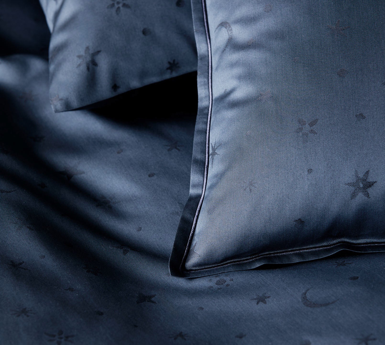 Jacquard Bettwaesche Stars in Marine Mond Sterne Detail #farbe_Navy