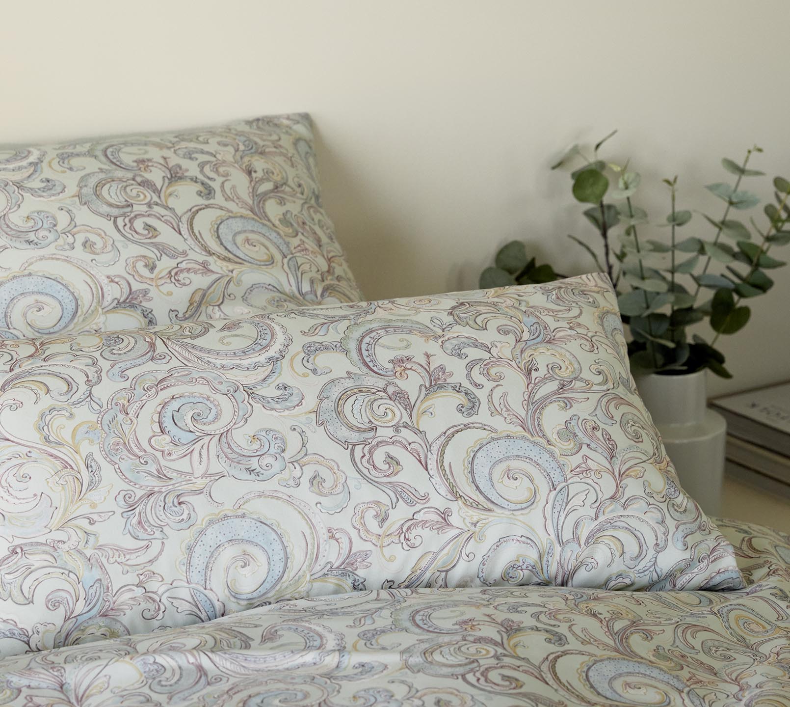 Jersey Bettwäsche Grace in Zartgrün Paisley Detail #farbe_Grace Zartgrün