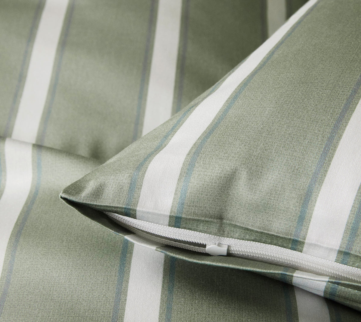 Jersey Bettwäsche Refrain Jersey in Salbei Streifen Reißverschluss #farbe_Refrain Jersey Salbei