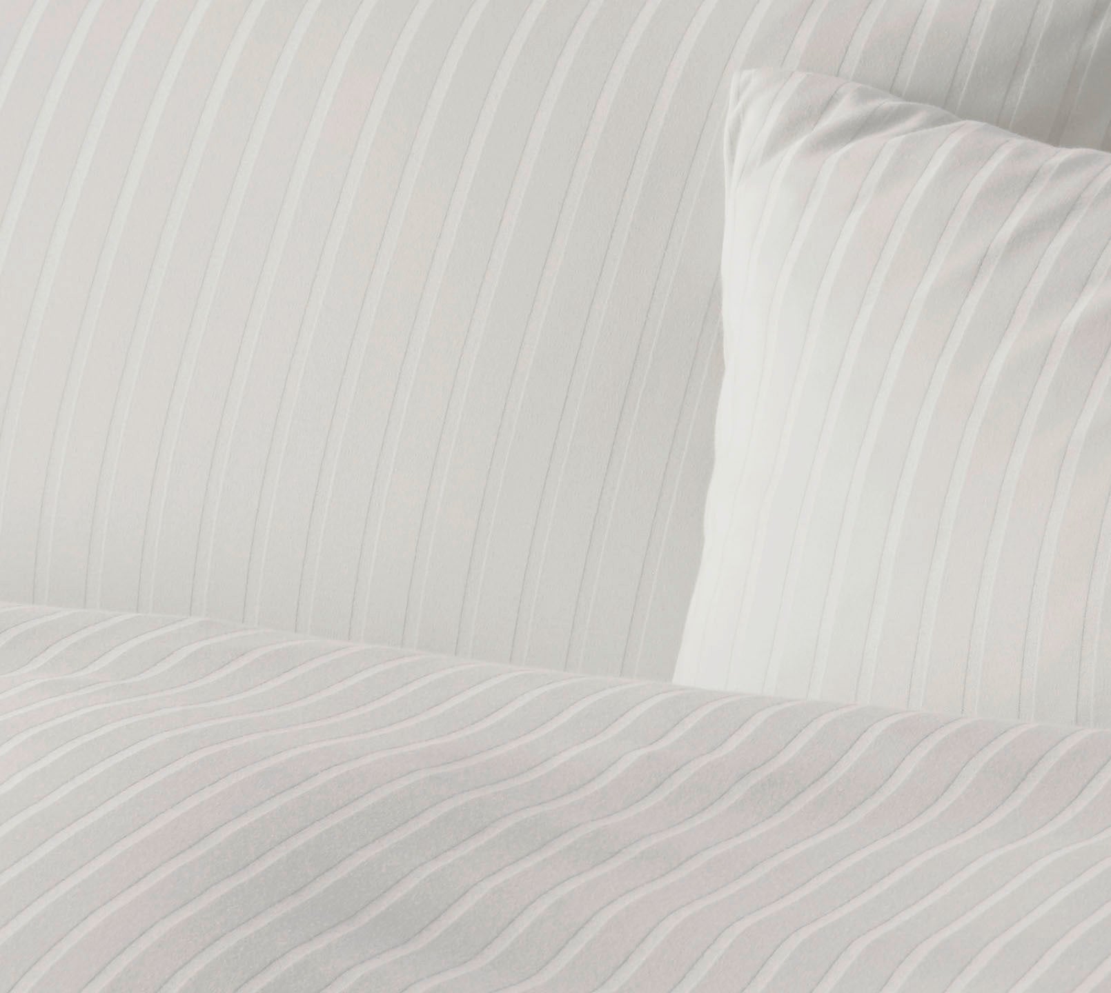 Jersey Bettwaesche Solid Stripe in Wollweiss Struktur #farbe_Wollweiss