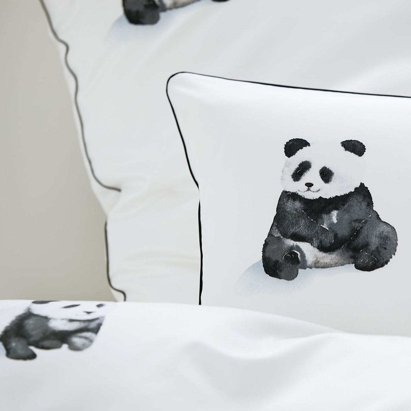 Mako Satin Bettwaesche elegante Panda Kissen 1400x1400