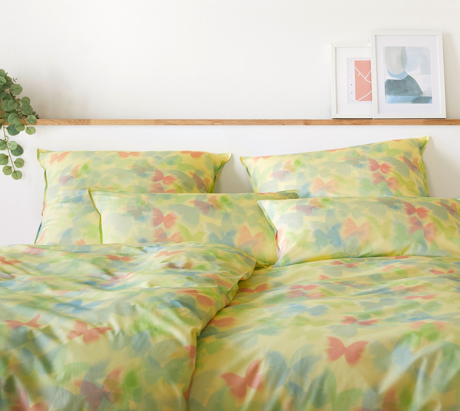 Mako Batist Bettwaesche Lucid in Sonnengelb Schmetterlinge Schlafzimmer