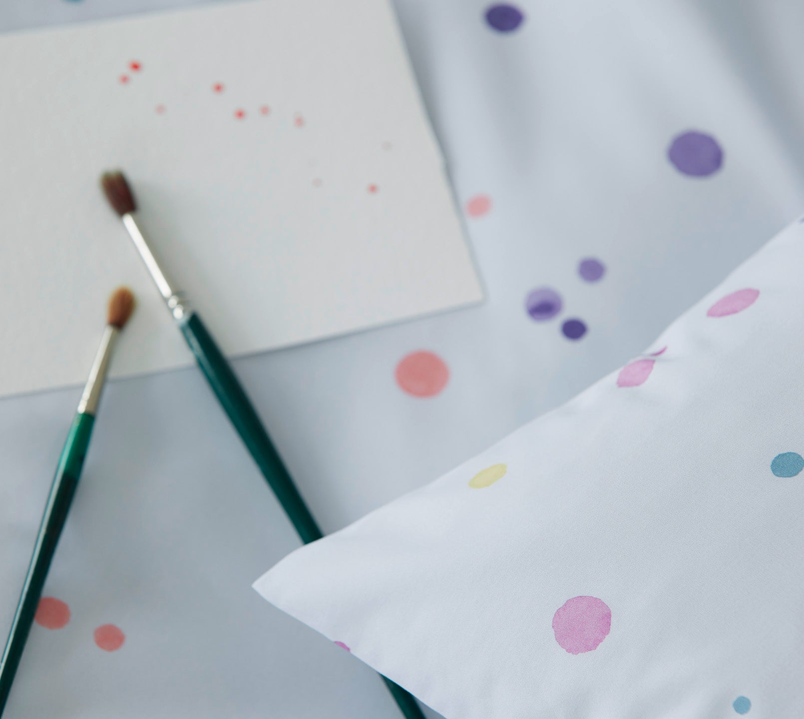 Mako Batist Bettwaesche Mini Splash in Lavendel Punkte Detail #farbe_Lavendel