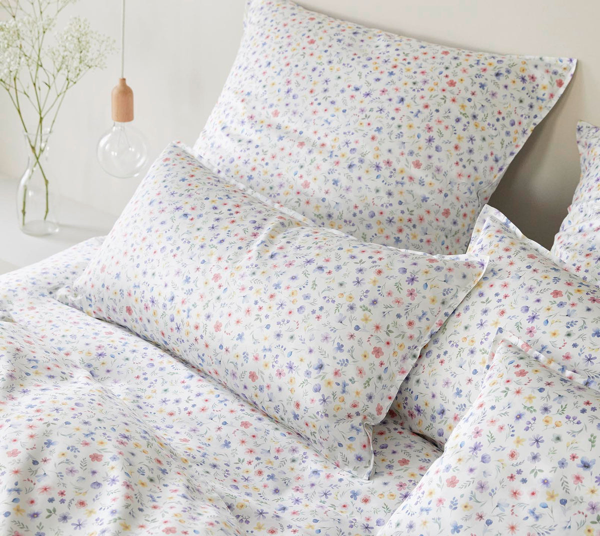 Satin Bettwäsche Beauties in Weiß Blümchen Detail #farbe_Beauties Weiß