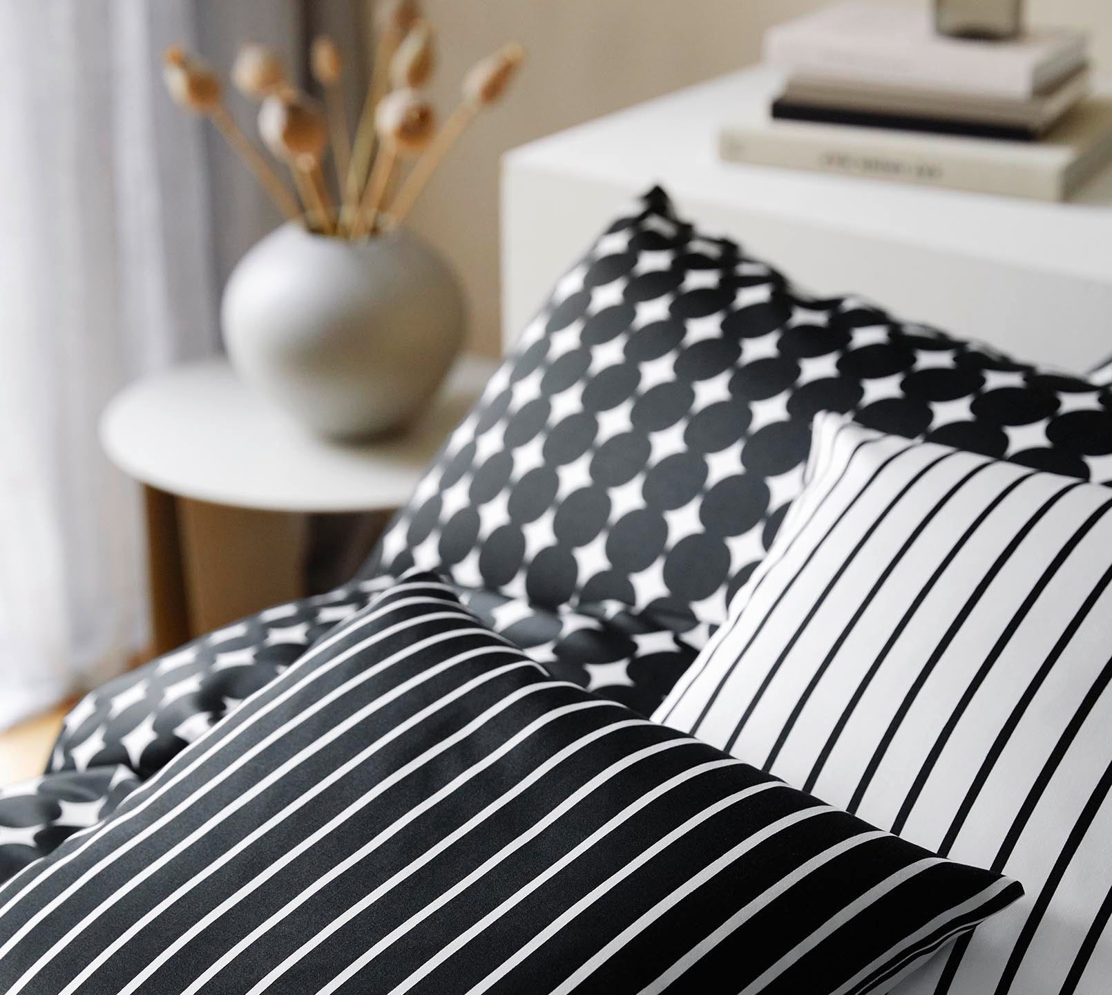 Satin Bettwäsche Bubbles Grafik Kissenmix #farbe_Bubbles Schwarz-Weiß