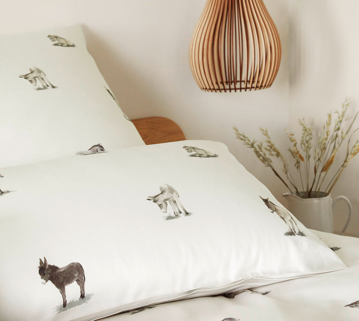 Satin Bettwäsche Donkey in Offwhite Esel Detail 1 #farbe_Offwhite