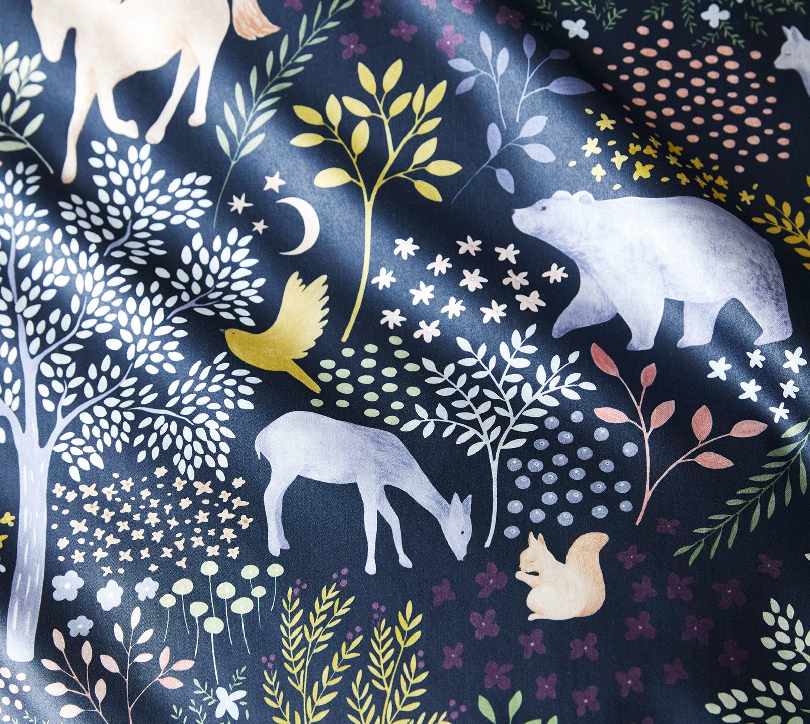 Satin Bettwäsche Dreamland in Mitternacht Tiermotiv Detail 2 #farbe_Dreamland Mitternacht