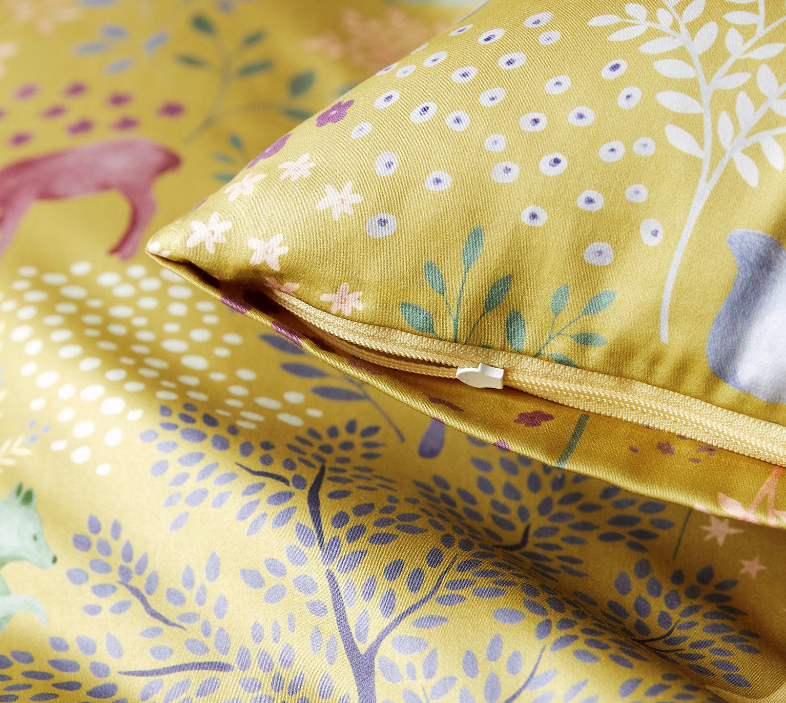 Satin Bettwäsche Dreamland in Goldgelb Tiermotiv Reßverschluss #farbe_Dreamland Goldgelb